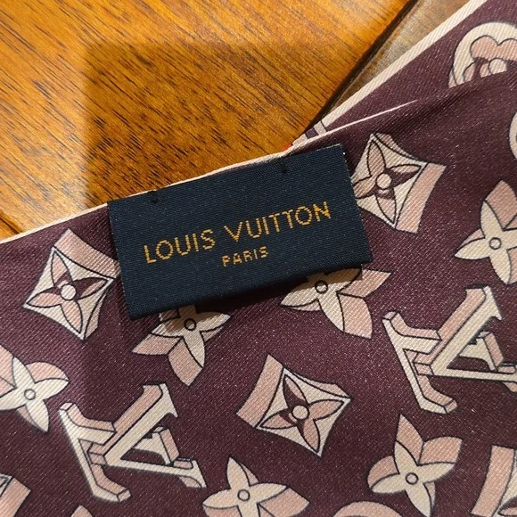 LV Logo Bag Or Hair Scarf - Picture 5 of 6